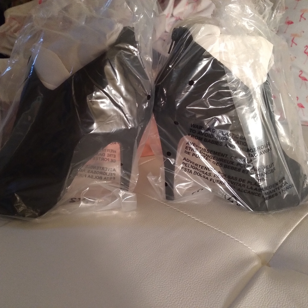Heels - Picture 4 of 9